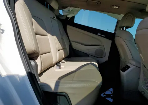 2017 Hyundai Tucson Limited z USA, uszkodzony, nr VIN KM8J33A24HU376407